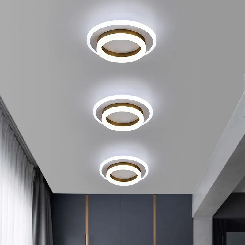 "Minimalistische moderne Deckenleuchte mit klaren Linien in Acryl und Metall, ideal für elegante Raumbeleuchtung."