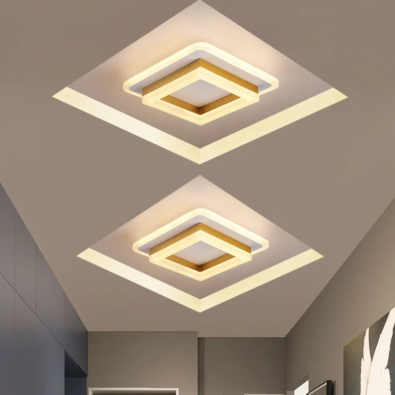 "Minimalistische moderne Deckenleuchte mit klaren Linien in Acryl und Metall, ideal für elegante Raumbeleuchtung."