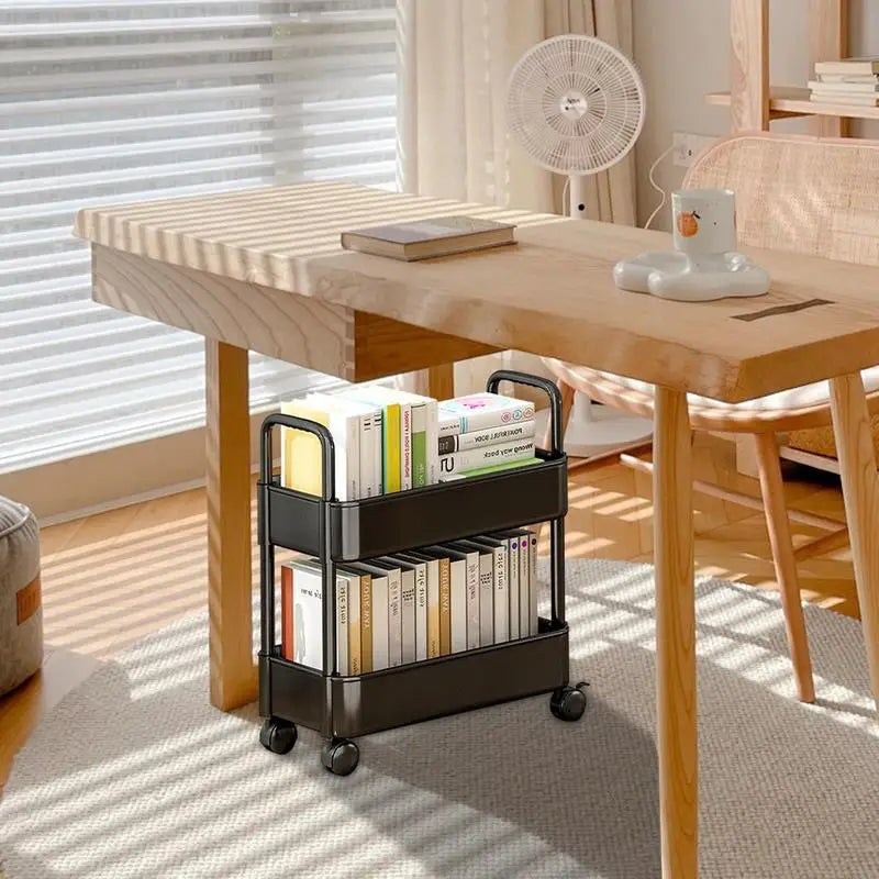 Mobiler Bücherwagen mit 2 Etagen, Rädern und Stifthalter, ideal für kleine Räume, aus robustem Material, einfach zu bewegen.