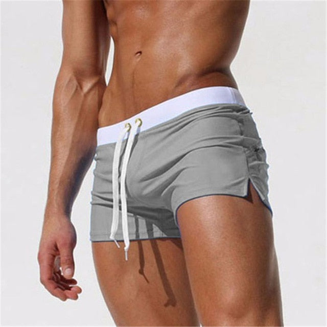 "Moderne Badehose 2024 in Armee grün, elegantes Design, Komfortbund, ideal für Strand oder Schwimmbad, stilvoller Look"