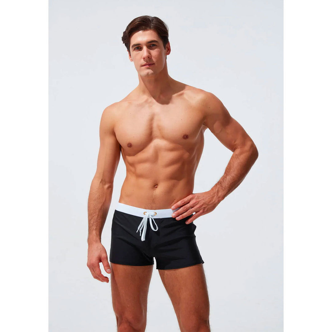 "Moderne Badehose 2024 in Armee grün, elegantes Design, Komfortbund, ideal für Strand oder Schwimmbad, stilvoller Look"