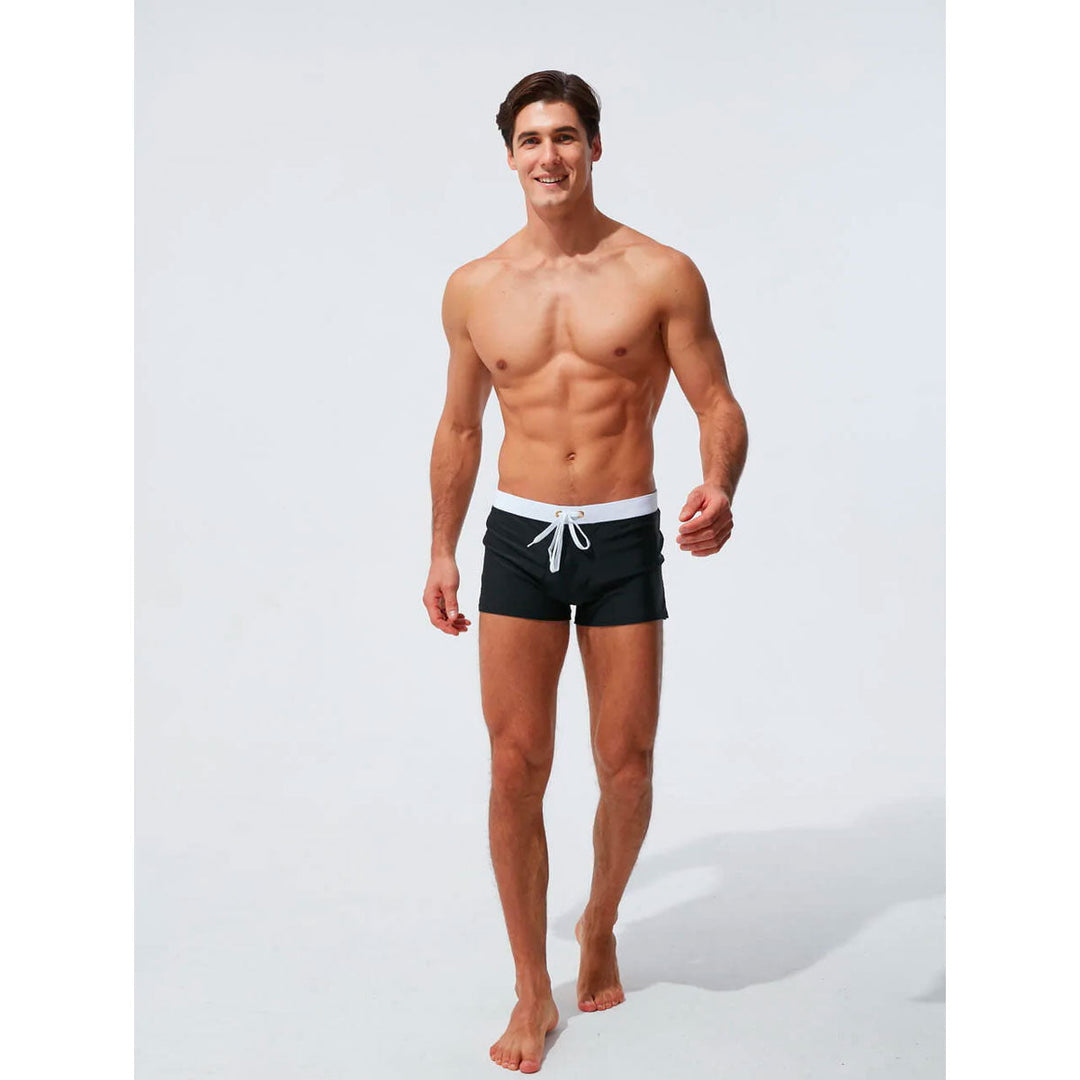 "Moderne Badehose 2024 in Armee grün, elegantes Design, Komfortbund, ideal für Strand oder Schwimmbad, stilvoller Look"