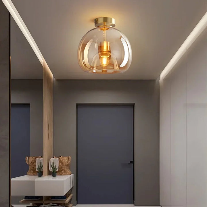 Moderne Deckenleuchte in minimalistischem Design aus Glas und Aluminium, ideal für elegante und schlichte Raumbeleuchtung.