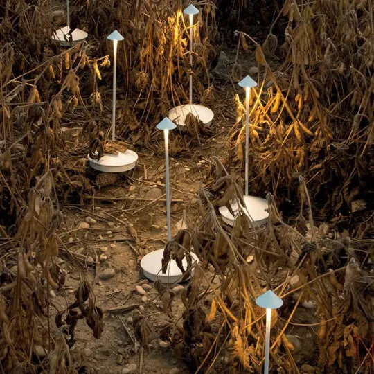 "Moderne kabellose LED-Tischleuchte, dimmbar und wasserfest, in stilvollem Design für elegantes Ambiente"