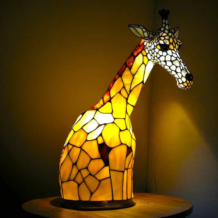 "Moderne Kunstlampe mit eleganten Linien, zeitloses Design, vielseitige Beleuchtung, passt in jede Einrichtung"