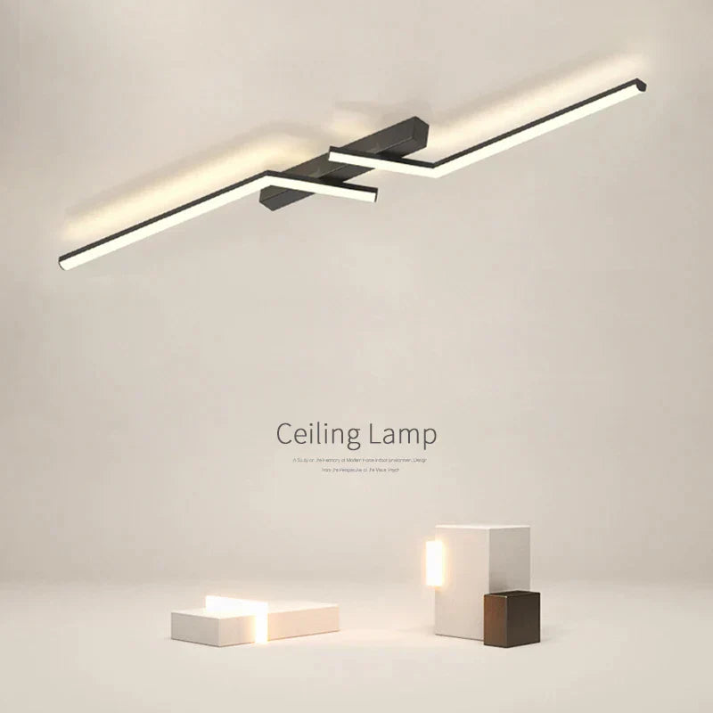 "Moderne LED-Deckenleuchte, minimalistisch, schwarze & goldene Linien, energieeffizient, ideal für Wohn- & Esszimmer."