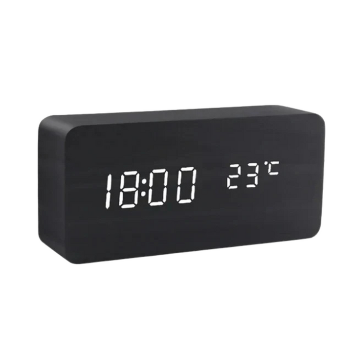 "Moderne LED-Holzuhr mit sprachgesteuerter Funktion, klarem Display und elegantem Holzdesign für stilvollen Wohnbereich."