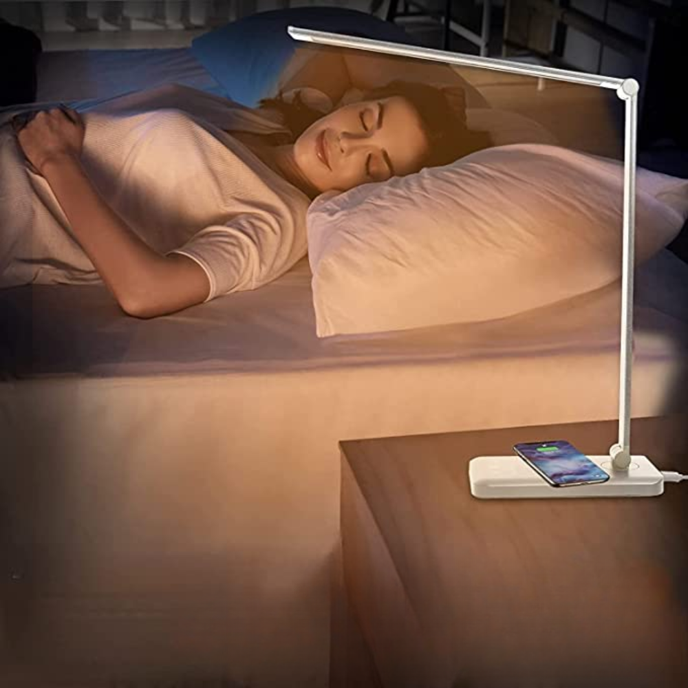 "Moderne LED-Schreibtischlampe mit USB-Ladeanschluss, vielseitigen Beleuchtungsmodi, elegantem Design, ideal für Büros."