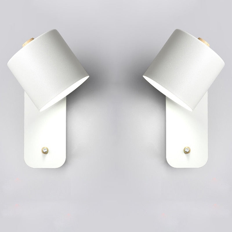 "Moderne LED-Wandleuchte Grau mit elegantem Design, Schalter integriert, ideal für stilvolle Innenbeleuchtung."