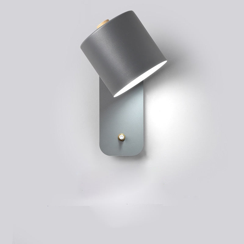 "Moderne LED-Wandleuchte Grau mit elegantem Design, Schalter integriert, ideal für stilvolle Innenbeleuchtung."