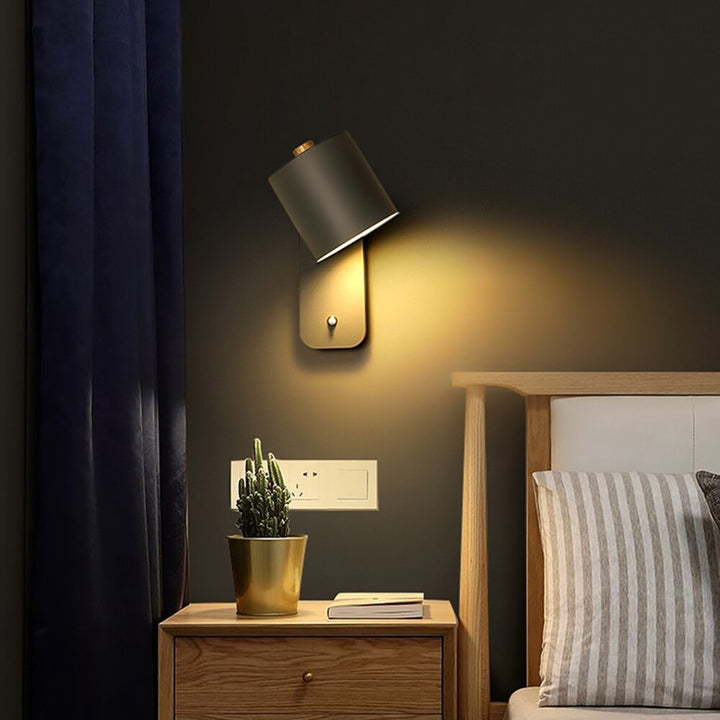 "Moderne LED-Wandleuchte Grau mit elegantem Design, Schalter integriert, ideal für stilvolle Innenbeleuchtung."