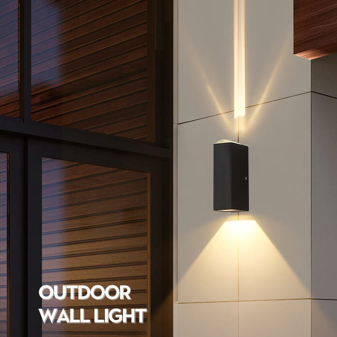 "Moderne schwarze LED-Außenwandleuchte, wetterfest, rechteckiges Design, elegantes, warmes Licht für Terrassenbeleuchtung."