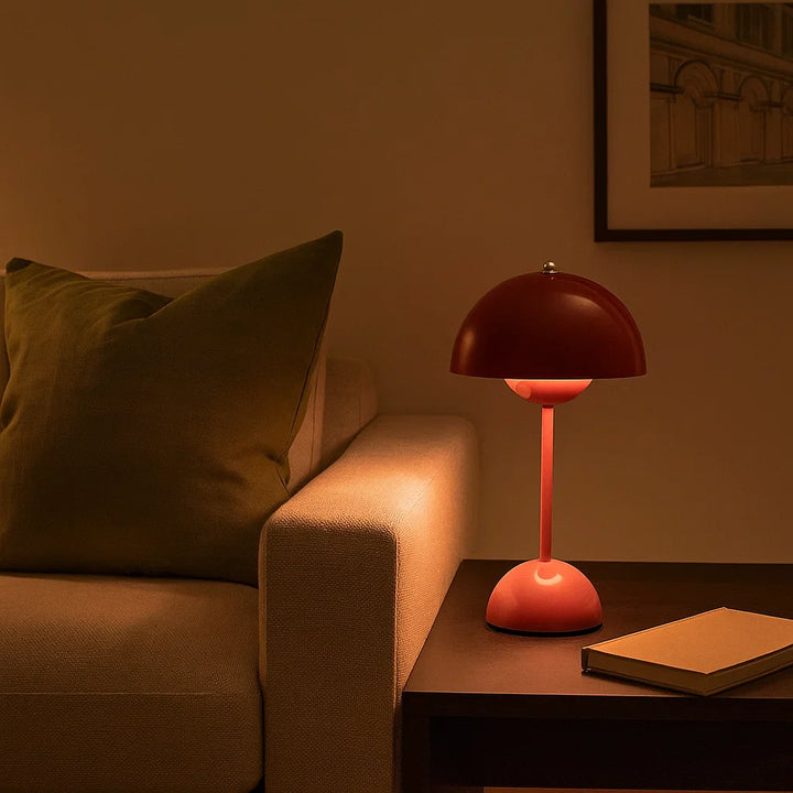 "Moderne Touch-Tischleuchte mit warmweißem LED-Licht, minimalistischem skandinavischem Design und Touchsteuerung."