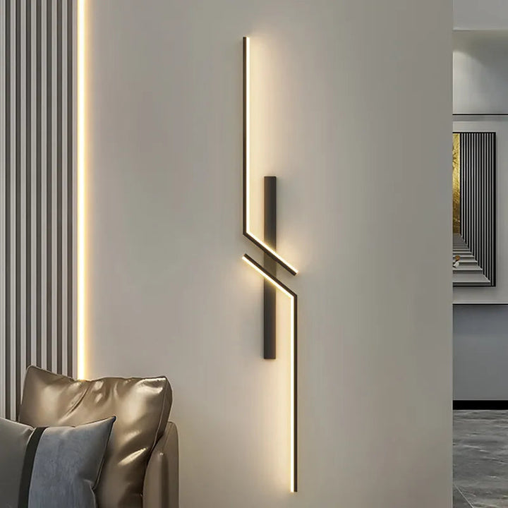 "Moderne Wandlampe mit geometrischem Design, klaren Linien und minimalistisch für elegante Innenbeleuchtung geeignet."