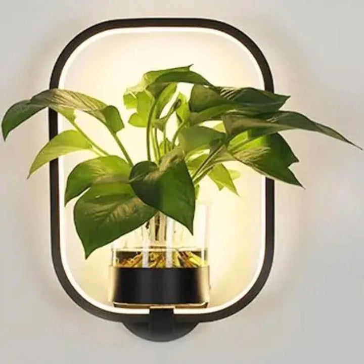 "Moderne Wandleuchte mit Glas und Eisen, integriertem Pflanzgefäß, ideal für Wohnzimmer und Büros, stilvolles Design."