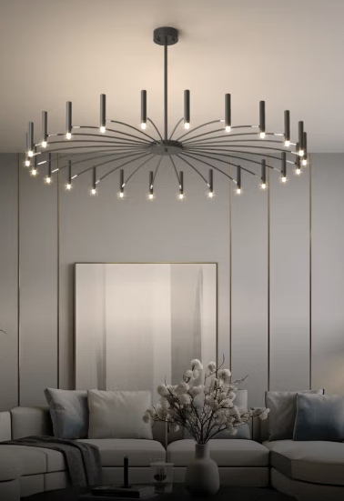 Moderner, eleganter Kronleuchter aus edlen Materialien, ideal für stilvolle Wohnräume, zeigt 24 Kerzen mit gemischten Längen.