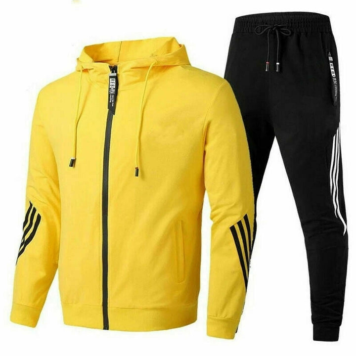 Moderner, grauer Trainingsanzug aus atmungsaktivem Material, ideal für Sport und Freizeit. Maximaler Komfort und Stil.