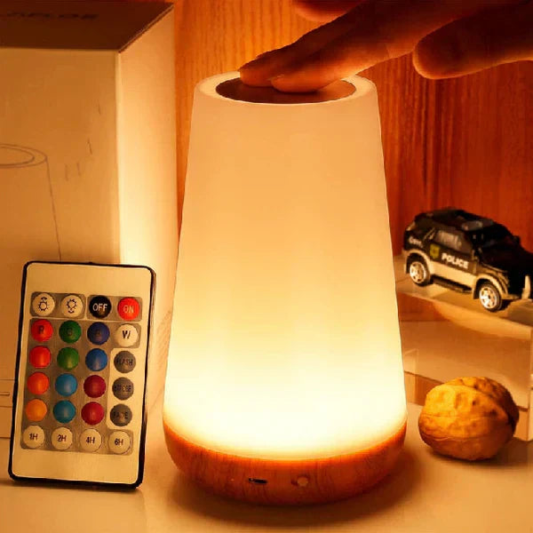 "Nachtlicht im Schlafzimmer mit sanftem, dimmbarem Licht und farbenfrohem Design, ideal für entspannte Abende zu Hause."