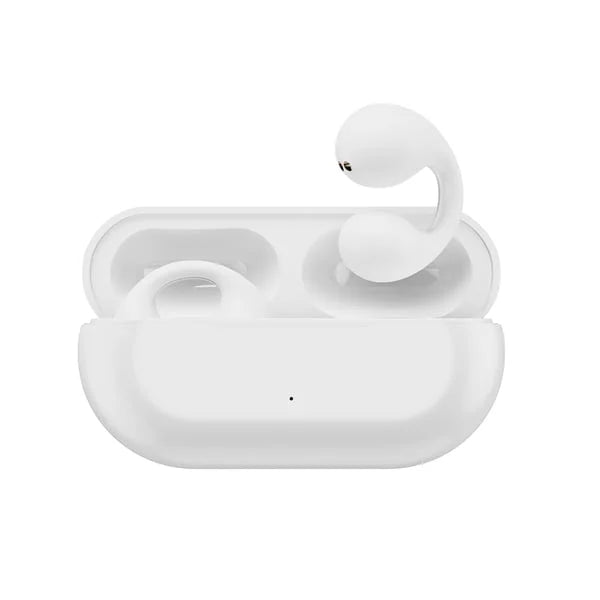 Nahaufnahme einer Frau mit kabellosen schwarzen Knochenschall Ohrhörern, stilvolles Design und kristallklarer HD-Sound.
