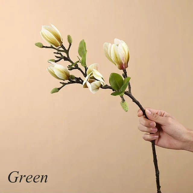 "Naturgetreue künstliche Magnolienzweige aus Seide mit detailreichen Blüten und Blättern für dekorative Innenräume"