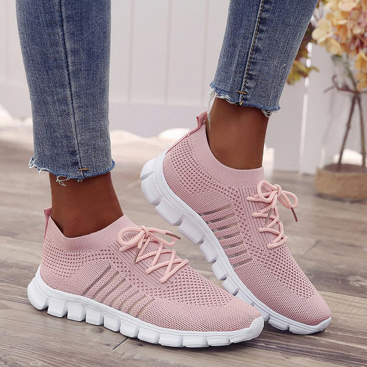 "Orthopädische, atmungsaktive Sportschuhe für Damen und Herren in verschiedenen Farben auf hellem Hintergrund"