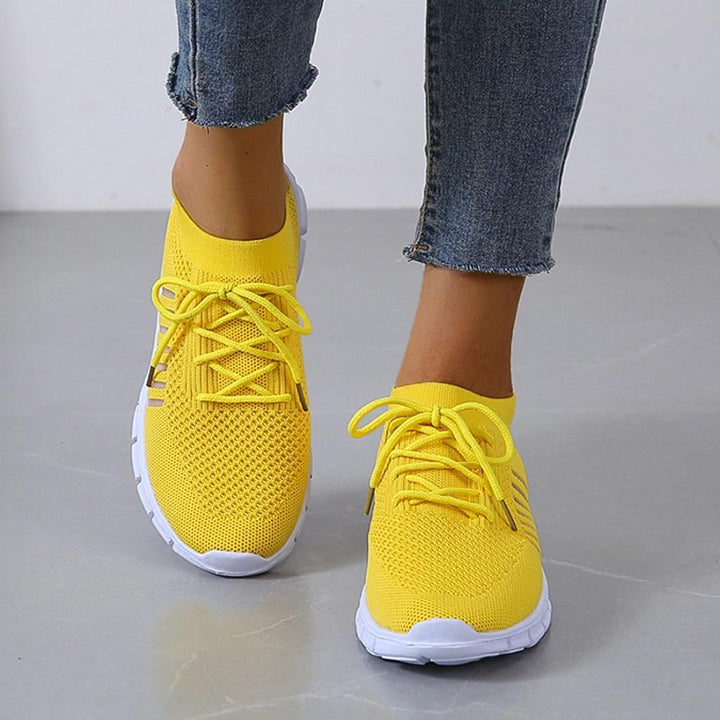 "Orthopädische, atmungsaktive Sportschuhe für Damen und Herren in verschiedenen Farben auf hellem Hintergrund"