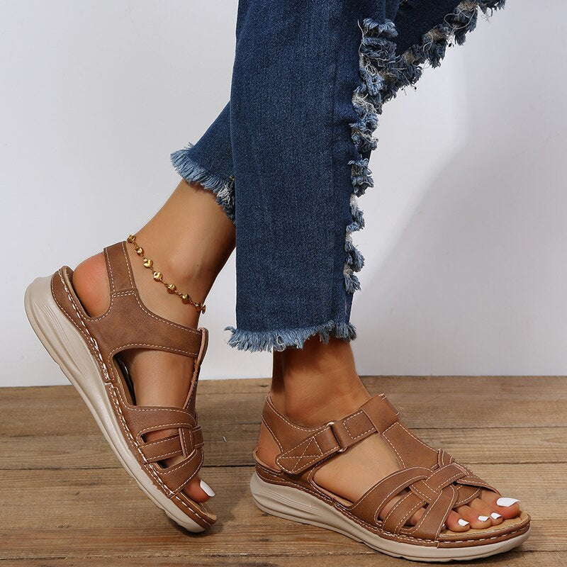 Orthopädische Damen Sandalen mit ergonomischem Fußbett, verstellbaren Klettverschlüssen, rutschfester Sohle und elegantem Des