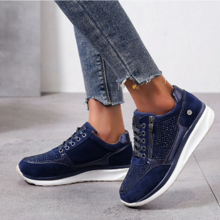 "Orthopädische Damen Wanderschuhe in Beige mit unterstützendem Design und rutschfester Sohle für Komfort beim Wandern."