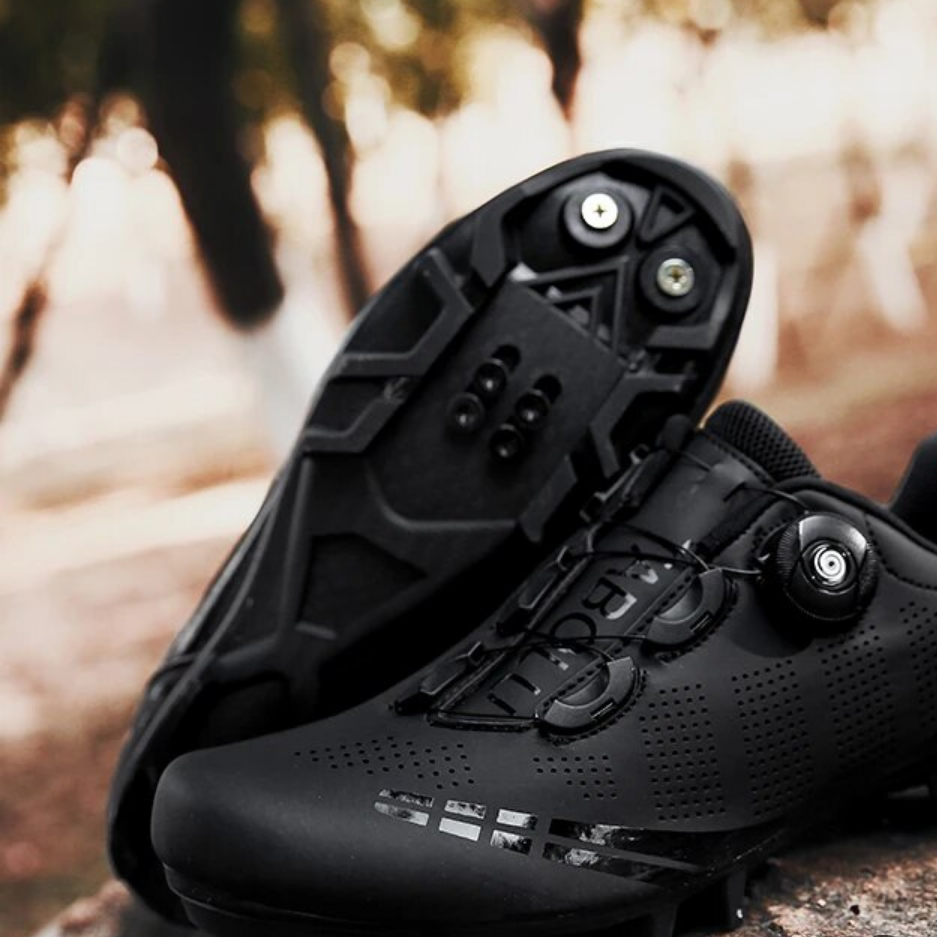 Orthopädische Fahrradschuhe mit ergonomischem Design, schwarz und blau, ideal für Komfort und Unterstützung beim Radfahren.