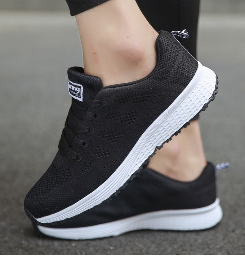 "Orthopädische Sportschuhe in Blau mit Gelsohle, erstklassige Dämpfung und Stabilität für komfortable sportliche Aktivitäten.