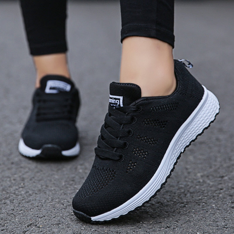 "Orthopädische Sportschuhe in Blau mit Gelsohle, erstklassige Dämpfung und Stabilität für komfortable sportliche Aktivitäten.