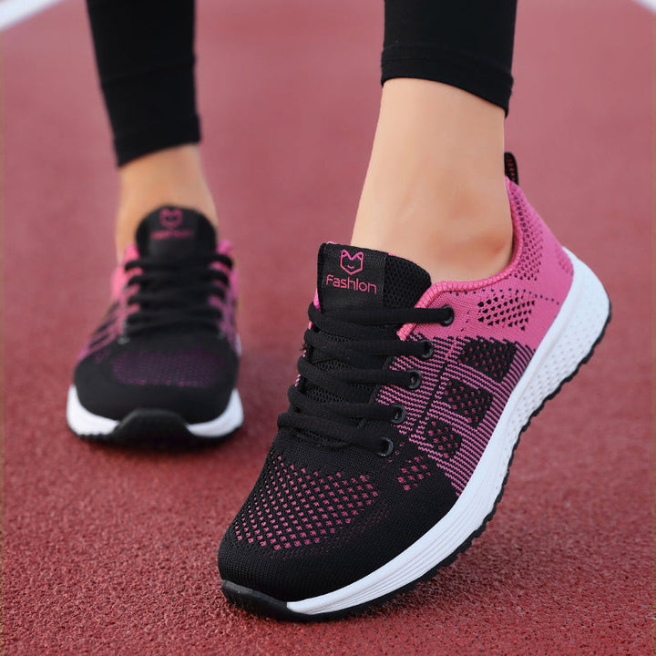 "Orthopädische Turnschuhe für Damen, hellblau-violett, mit ergonomischem Design für maximalen Komfort und Stil."