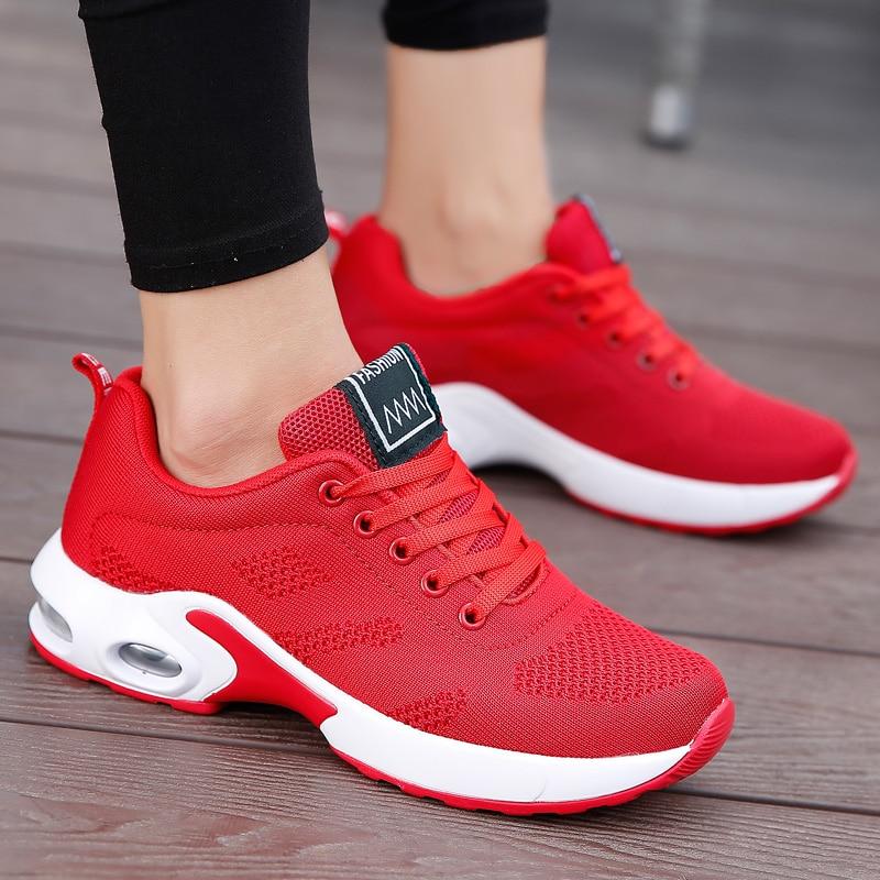"Orthopädische Turnschuhe für Damen, hellblau-violett, mit ergonomischem Design für maximalen Komfort und Stil."