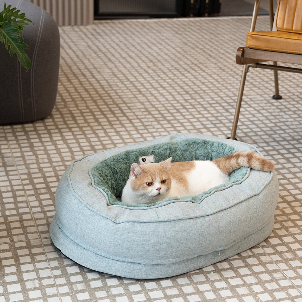 "Orthopädisches flauschiges Haustierbett in Donutform, beige, für Hunde, bietet Komfort und Unterstützung auf glatten Böden."
