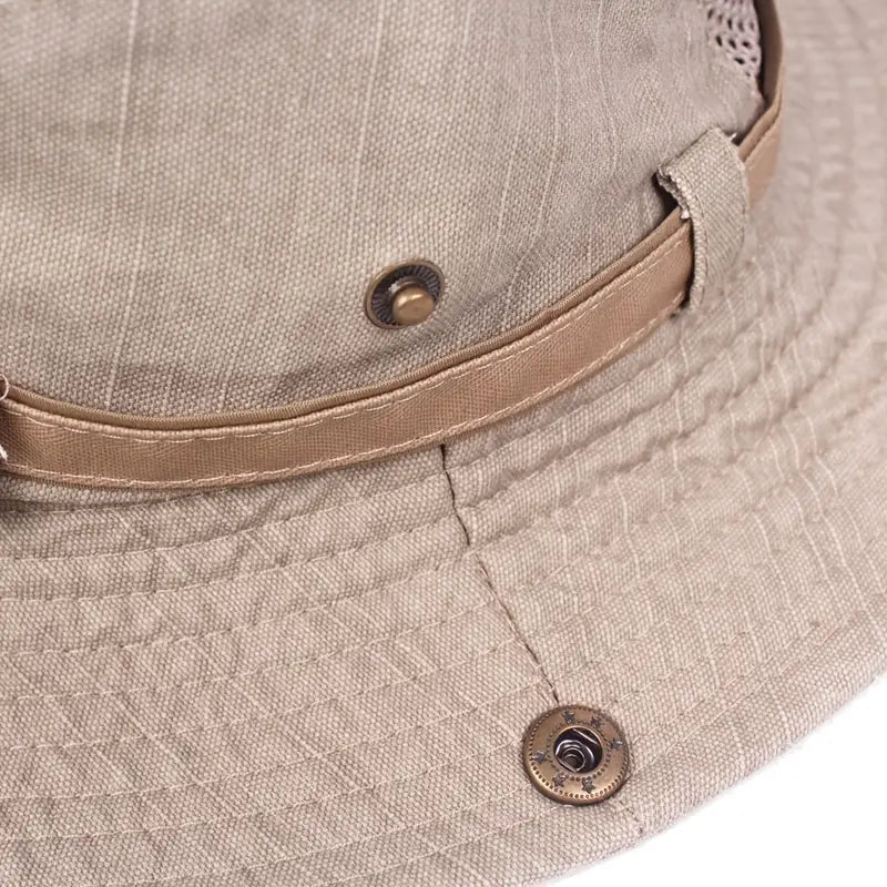 Outdoor Sonnenhut mit breitem Rand, UV-Schutz, verstellbaren Riemen, ideal für Wanderungen und Strandtage.