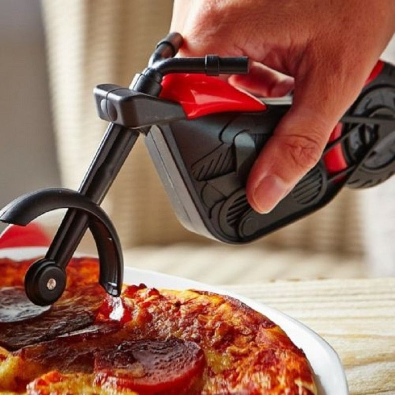 "Pizzaschneider im Motorrad-Stil, schwarzes Design, scharfes Edelstahlrad, ideal für Pizzaverliebte, Küchenaccessoire"