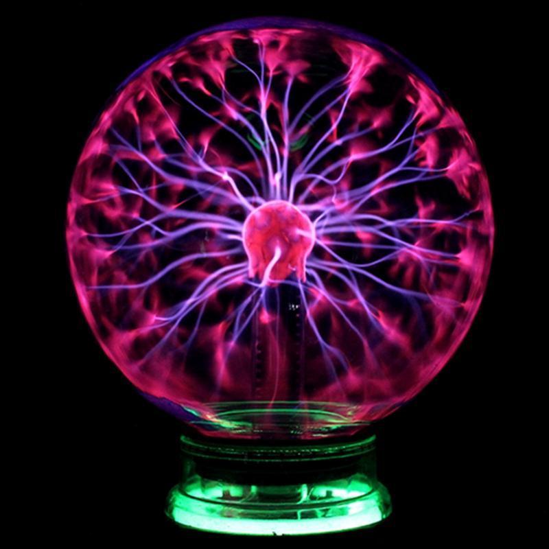 Plasmaball Nachtlicht mit farbigen Plasma-Strahlen in Glaskugel. Ideal als magisches Lichtspiel für jeden Raum.