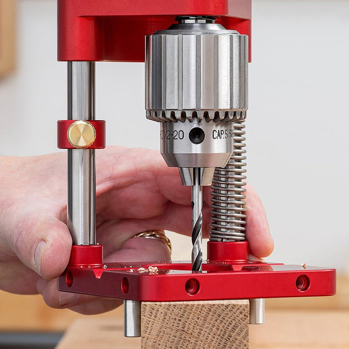 Präziser Holzbearbeitungs-Locator, robustes Design aus legiertem Stahl, ideal für genaue Markierungen und Bohrungen.