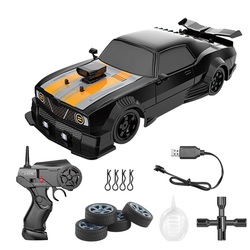 "RC-Driftauto mit Allradantrieb, driftend auf Straße, zeigt schnelle Kurvenfahrt, rote Karosserie, schwarzer Spoiler."