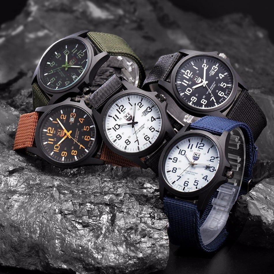 Robuste taktische Armee Uhr mit Edelstahlgehäuse, Silikonarmband, in Schwarz. Ideal für Outdoor-Aktivitäten.