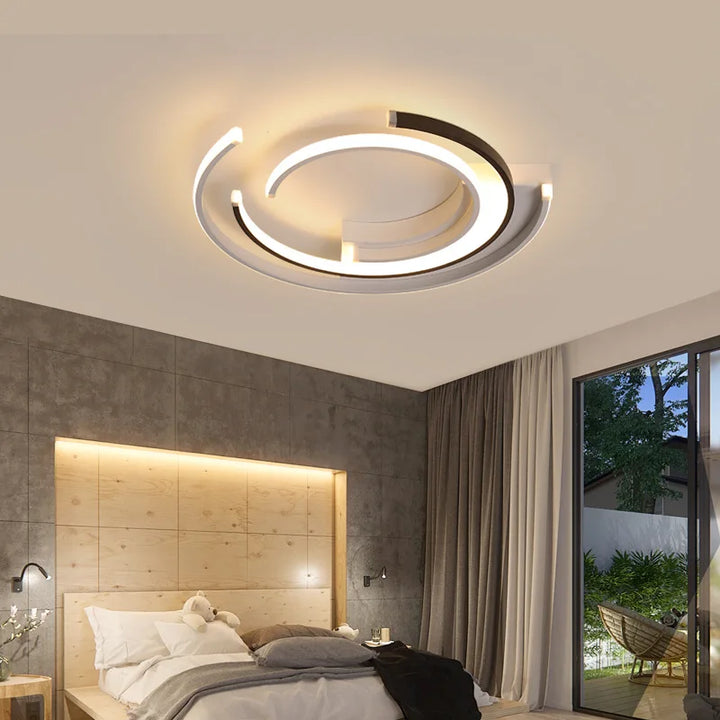 Runde, moderne LED-Deckenleuchte in Weiß, energieeffizient, gleichmäßige Ausleuchtung, 36W-52W Leistung.