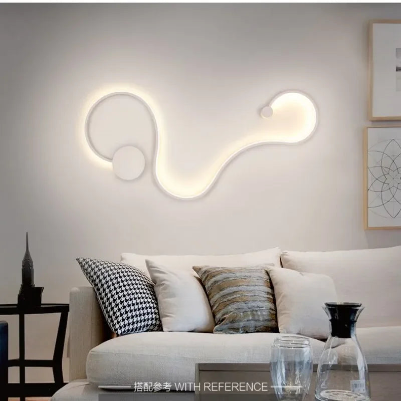 Schlanke, moderne LED-Wandleuchte in Schwarz, energieeffizient, perfekter Stil für Wohnzimmer, Flure, Schlafzimmer.