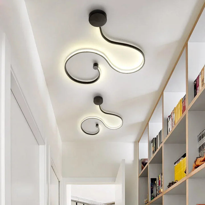 Schlanke, moderne LED-Wandleuchte in Schwarz, energieeffizient, perfekter Stil für Wohnzimmer, Flure, Schlafzimmer.