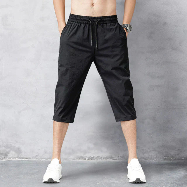"Schnelltrocknende Badeshorts: Elegante Herren-Shorts für Strand & Alltag in leuchtendem Blau, bequemer Schnitt."