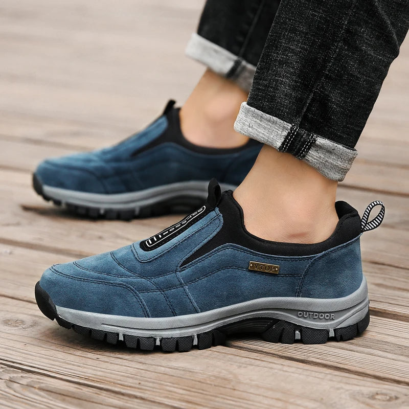 "Schwarze orthopädische Wanderschuhe für Damen und Herren im Einsatz auf Wanderpfad"
