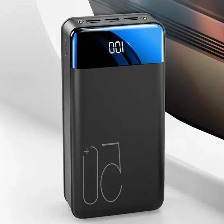 "Schwarze Ultra-Powerbank 100.000 mAh, tragbar, mit LED-Anzeige, ideal für Outdoor-Abenteuer, schnellladefähig"