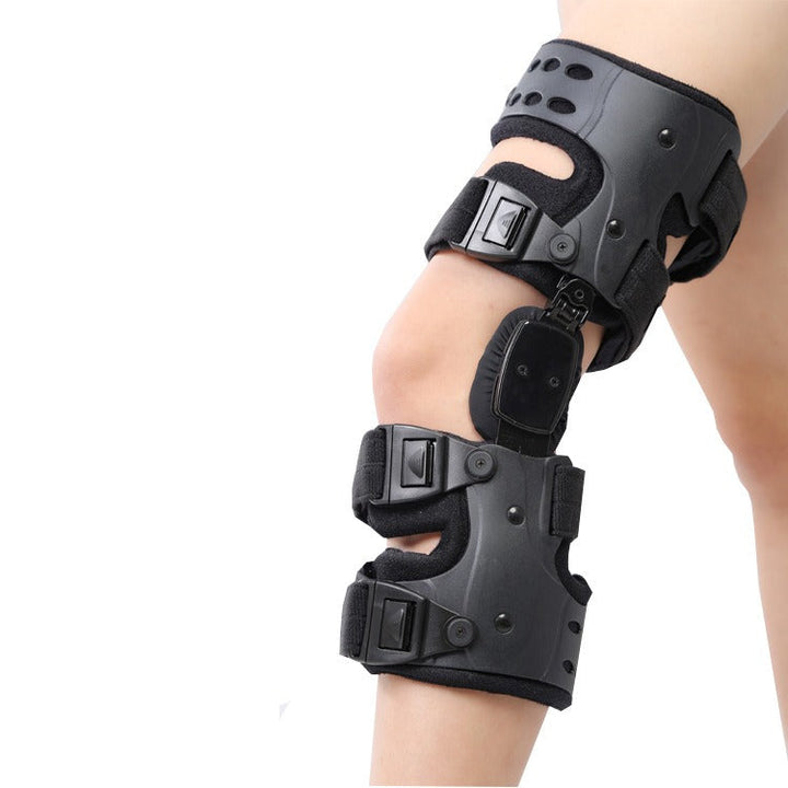 "Schwarze verstellbare Kniebandage seitlich für Druckentlastung, Stabilität und Komfort bei Arthrose und Bänderverletzungen."