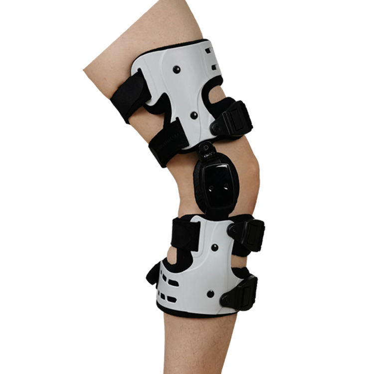 "Schwarze verstellbare Kniebandage seitlich für Druckentlastung, Stabilität und Komfort bei Arthrose und Bänderverletzungen."