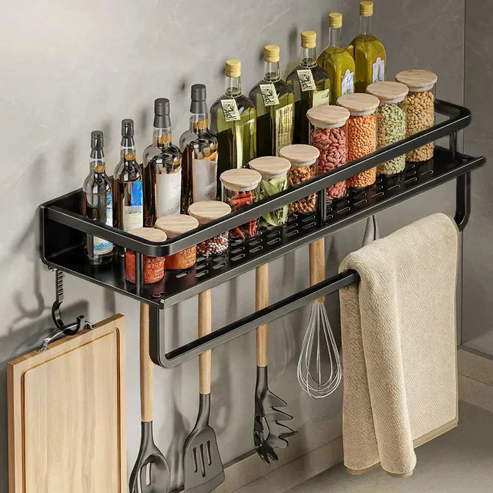 Schwarzes Küchenregal im modernen Design, platzsparend, elegantes Metallgestell für stilvolle und organisierte Küche.