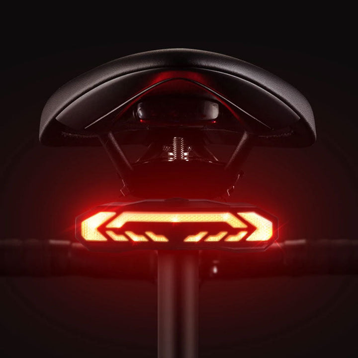 Schwarzes Rücklicht mit 31 LED und 6 Modi am Fahrradsattel, integriertem Alarm gegen Diebstahl, für verbesserte Sicherheit.